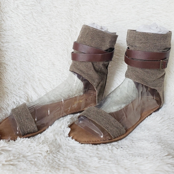 ⭐⭐⭐ZIP BACK SANDAL - Picture 1 of 3